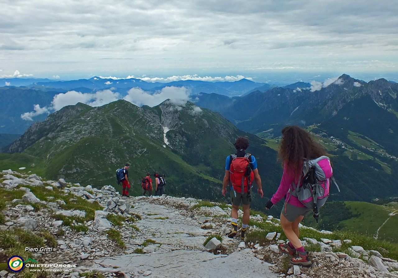 61 Vista verso Cima Foppazzi, Grem, Alben e pianura.JPG